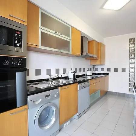 Hills And Waves Apartment